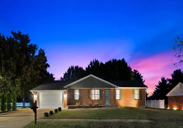 Photo 1 of Single family home for sale at 6400 Farmcrest Ct, Saint Louis, MO 63129 | MLS# 24058398 | Listing updated on 2024-11-21