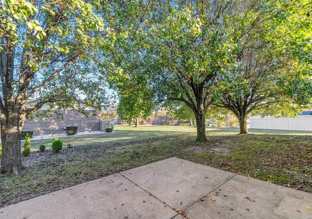 Photo 2 of Single family home for sale at 6400 Farmcrest Ct, Saint Louis, MO 63129 | MLS# 24058398 | Listing updated on 2024-11-21