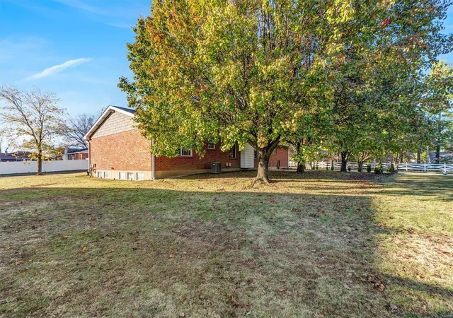 Photo 4 of Single family home for sale at 6400 Farmcrest Ct, Saint Louis, MO 63129 | MLS# 24058398 | Listing updated on 2024-11-21