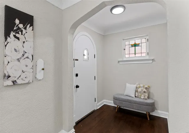 Photo 3 of Single family home for sale at 6005 N Pointe Blvd, Saint Louis, MO 63147 | MLS# 24058420 | Listing updated on 2024-11-30