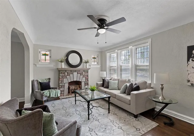 Photo 3 of Single family home for sale at 6005 N Pointe Blvd, Saint Louis, MO 63147 | MLS# 24058420 | Listing updated on 2024-11-30