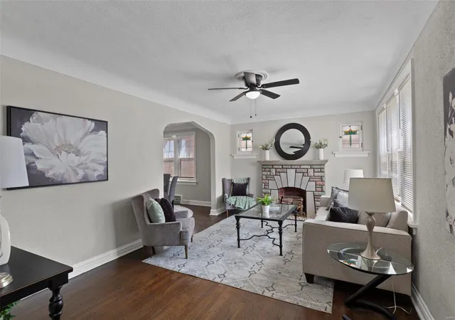 Photo 4 of Single family home for sale at 6005 N Pointe Blvd, Saint Louis, MO 63147 | MLS# 24058420 | Listing updated on 2024-11-30