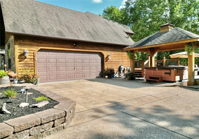 Photo 4 of Single family home for sale at 8396 Warren Grv, House Springs, MO 63051 | MLS# 24058630 | Listing updated on 2024-12-18
