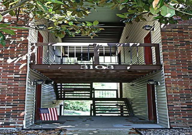 Photo 2 of Condo for sale at 3103 Broken Oak Dr #I, Saint Louis, MO 63129 | MLS# 24058648 | Listing updated on 2024-12-12