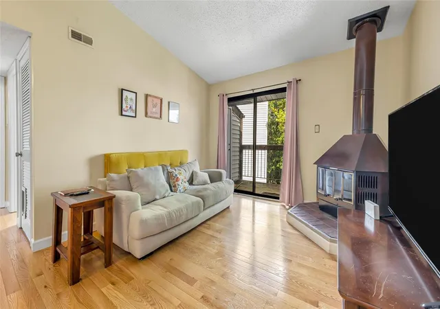 Listing Photo 5 - Condo for sale in building located at 3103 Broken Oak Dr, St. Louis, MO 63129 - Unit #I