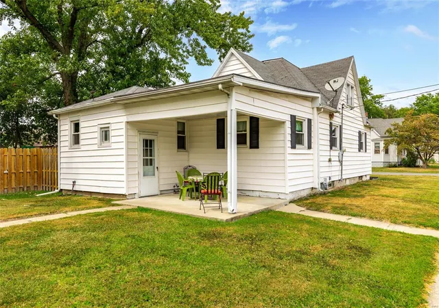 Photo 3 of Single family home for sale at 312 E Putnam St, Mount Olive, IL 62069 | MLS# 24058770 | Listing updated on 2024-09-30