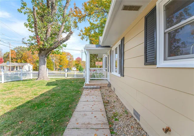 Photo 3 of Single family home for sale at 802 W Washington St, Saint James, MO 65559 | MLS# 24059149 | Listing updated on 2024-12-18
