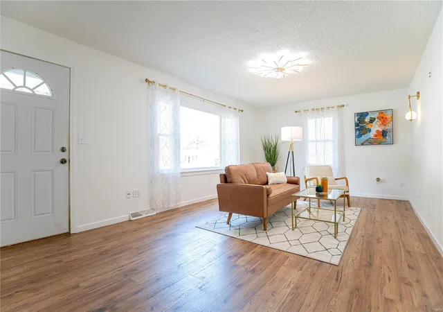 Photo 3 of Single family home for sale at 802 W Washington St, Saint James, MO 65559 | MLS# 24059149 | Listing updated on 2024-12-18