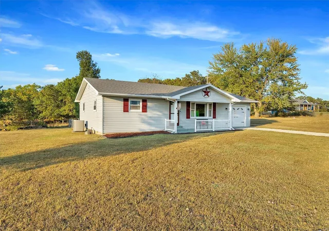 Photo 3 of Single family home for sale at 25205 County Rd 431, Saint James, MO 65559 | MLS# 24059541 | Listing updated on 2024-11-05