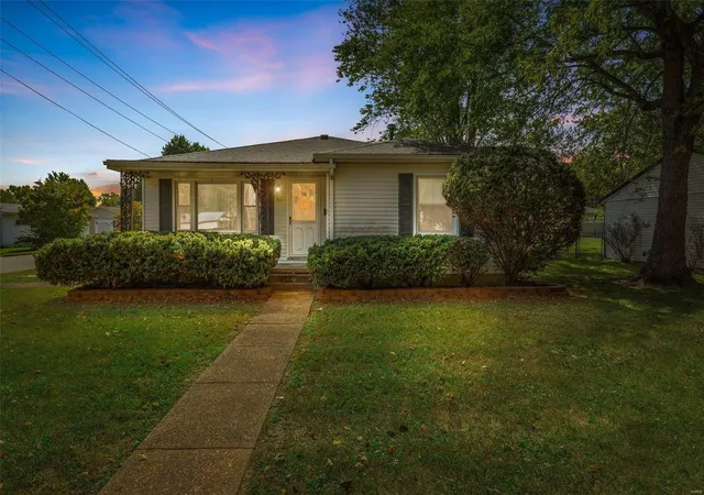 Photo 1 of Single family home for sale at 302 7th Street, Farmington, MO 63640 | MLS# 24059851 | Listing updated on 2024-11-05