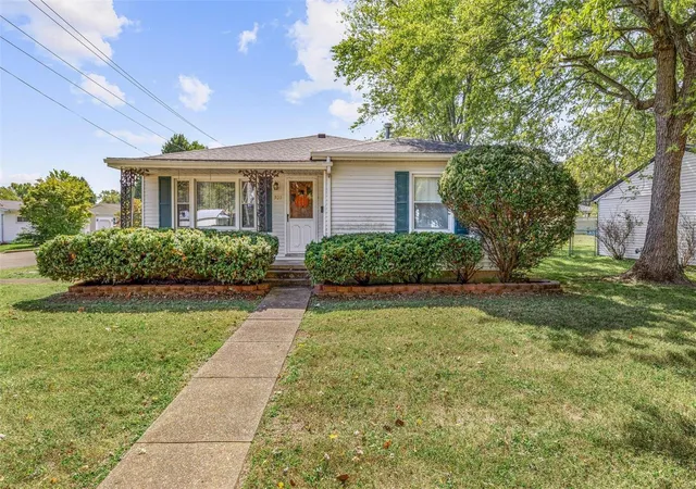 Photo 2 of Single family home for sale at 302 7th Street, Farmington, MO 63640 | MLS# 24059851 | Listing updated on 2024-11-05