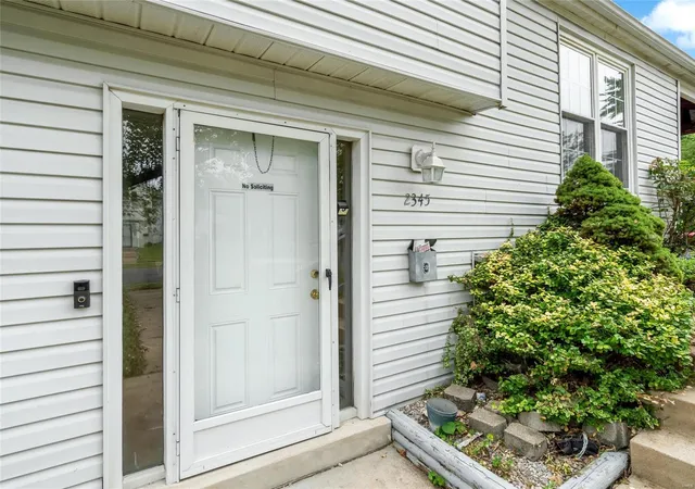 Photo 2 of Single family home for sale at 2345 Teakwood Manor Dr, Florissant, MO 63031 | MLS# 24059921 | Listing updated on 2025-03-05