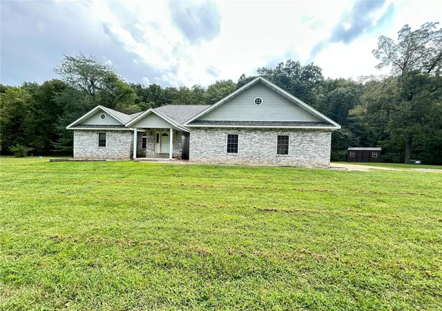Photo 2 of Single family home for sale at 21032 Harlan Ln, Saint Robert, MO 65584 | MLS# 24059958 | Listing updated on 2024-11-19