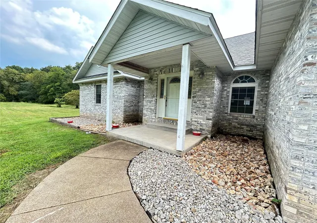 Photo 3 of Single family home for sale at 21032 Harlan Ln, Saint Robert, MO 65584 | MLS# 24059958 | Listing updated on 2024-11-19