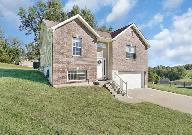 Photo 2 of Single family home for sale at 711 Sawyer Terr, New Haven, MO 63068 | MLS# 24060225 | Listing updated on 2024-11-29