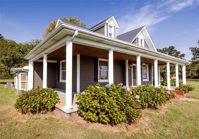Photo 2 of Single family home for sale at 2466 W Hwy C, Charleston, MO 63834 | MLS# 24060645 | Listing updated on 2024-11-22