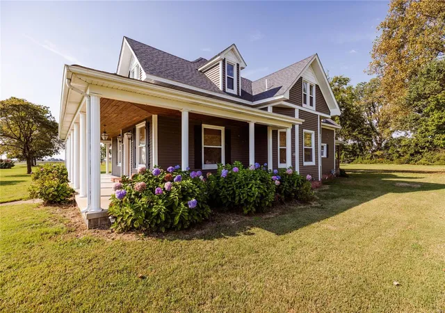 Photo 3 of Single family home for sale at 2466 W Hwy C, Charleston, MO 63834 | MLS# 24060645 | Listing updated on 2024-11-22