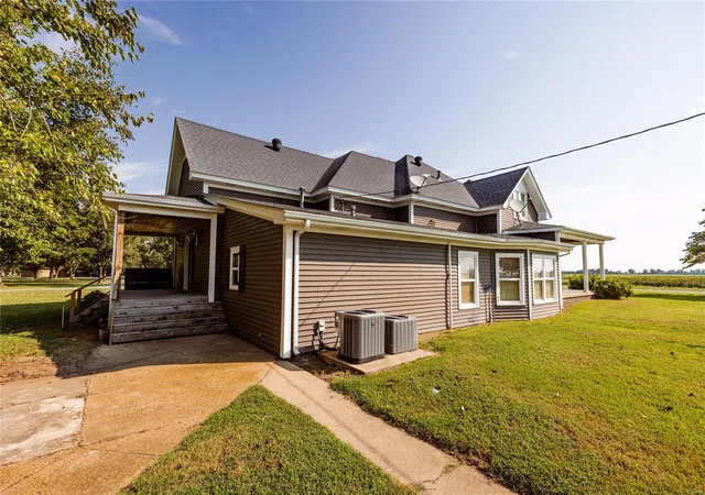 Photo 4 of Single family home for sale at 2466 W Hwy C, Charleston, MO 63834 | MLS# 24060645 | Listing updated on 2024-11-22