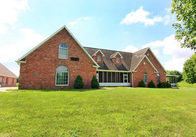 Photo 2 of Single family home for sale at 222 Crescent Lake Dr, Cape Girardeau, MO 63701 | MLS# 24060938 | Listing updated on 2024-11-30