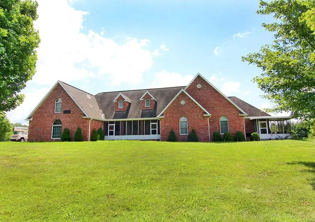 Photo 3 of Single family home for sale at 222 Crescent Lake Dr, Cape Girardeau, MO 63701 | MLS# 24060938 | Listing updated on 2024-11-30