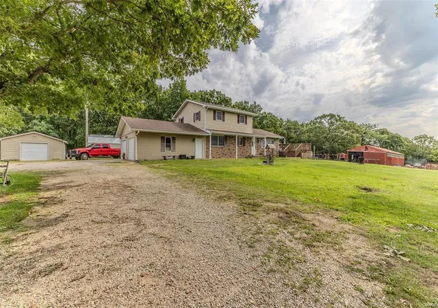 Photo 3 of Single family home for sale at 24501 Grindstone Ln, Lebanon, MO 65536 | MLS# 24061051 | Listing updated on 2024-12-02