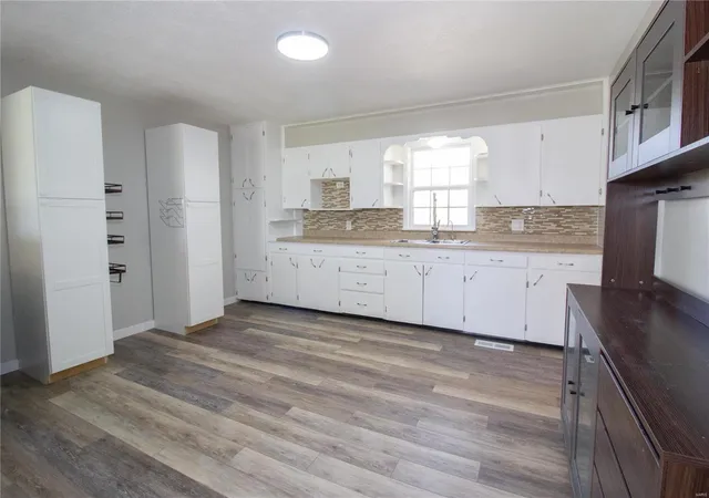 Photo 4 of Single family home for sale at 304 E 6th Street, Dixon, MO 65459 | MLS# 24061563 | Listing updated on 2024-11-18