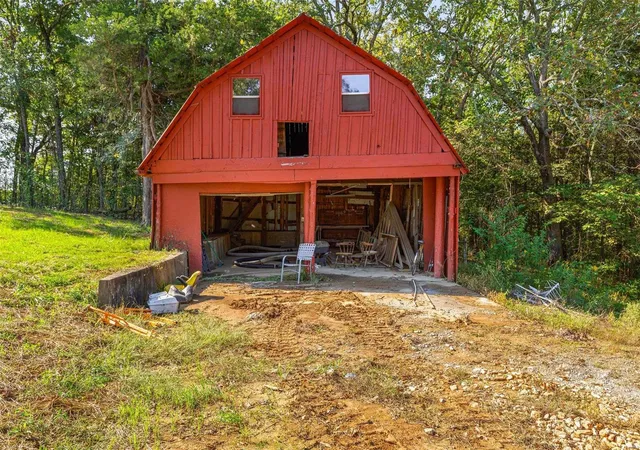 Photo 2 of Single family home for sale at 15160 Walker Rd, Sainte Genevieve, MO 63670 | MLS# 24061969 | Listing updated on 2025-04-16
