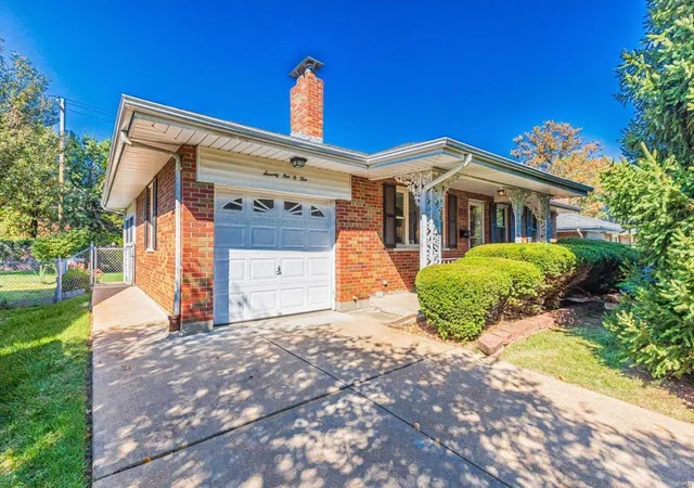 Photo 1 of Single family home for sale at 7105 N Villanova Dr, Saint Louis, MO 63123 | MLS# 24062240 | Listing updated on 2024-11-13
