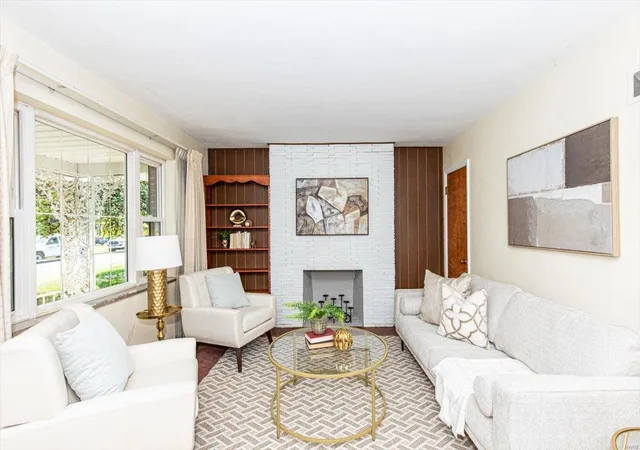 Photo 3 of Single family home for sale at 7105 N Villanova Dr, Saint Louis, MO 63123 | MLS# 24062240 | Listing updated on 2024-11-13