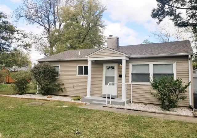 Photo 2 of Single family home for sale at 446 N 39th Street, Belleville, IL 62226 | MLS# 24062254 | Listing updated on 2024-11-03