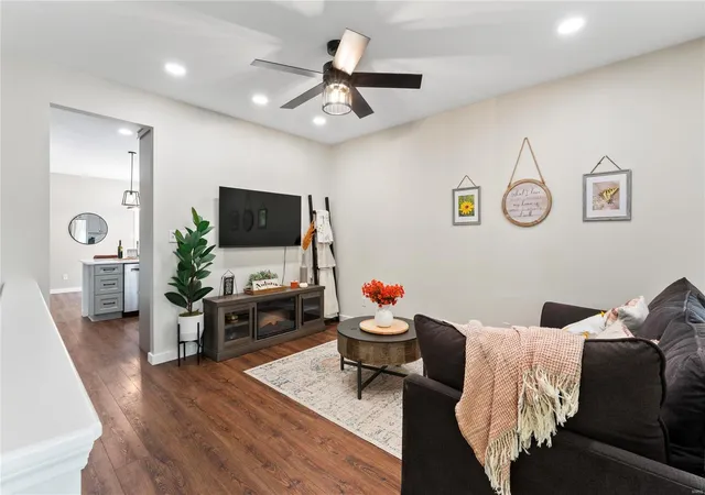 Photo 4 of Single family home for sale at 3209 Tiber St, Saint Charles, MO 63301 | MLS# 24062400 | Listing updated on 2024-10-16