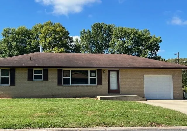 Photo 1 of Single family home for sale at 556 California Ave, East Alton, IL 62024 | MLS# 24062449 | Listing updated on 2024-12-18