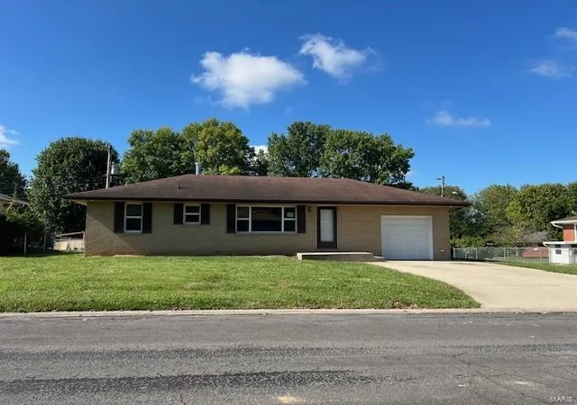 Photo 2 of Single family home for sale at 556 California Ave, East Alton, IL 62024 | MLS# 24062449 | Listing updated on 2024-12-18