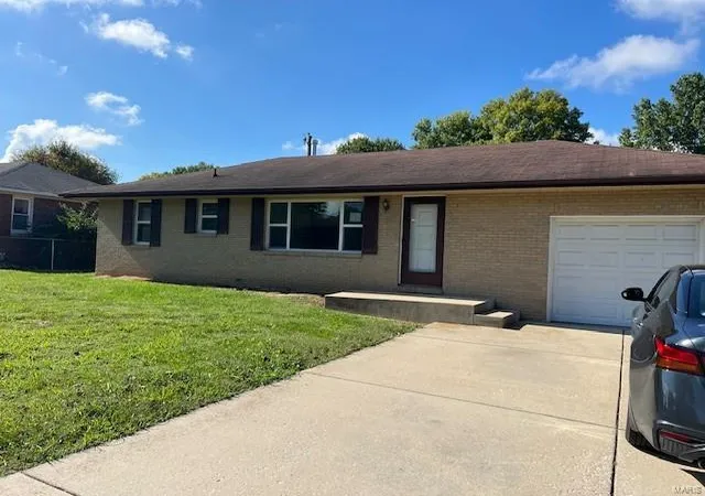 Photo 3 of Single family home for sale at 556 California Ave, East Alton, IL 62024 | MLS# 24062449 | Listing updated on 2024-12-18