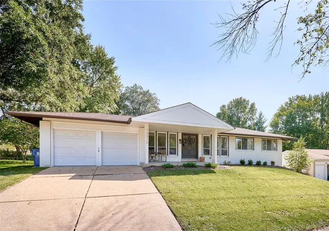 Photo 2 of Single family home for sale at 13312 Hobnail Dr, Saint Louis, MO 63146 | MLS# 24062783 | Listing updated on 2024-12-18