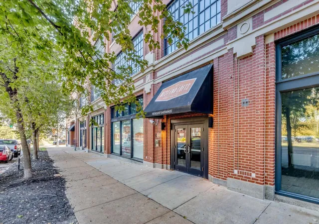 Photo 3 of Condo for sale at 4100 Forest Park Ave #202, Saint Louis, MO 63108 | MLS# 24062952 | Listing updated on 2024-11-15