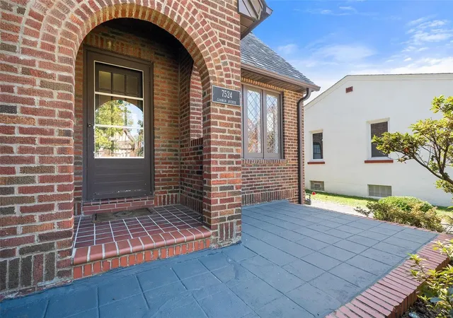 Photo 3 of Single family home for sale at 7524 Gannon Ave, Saint Louis, MO 63130 | MLS# 24063098 | Listing updated on 2024-12-08