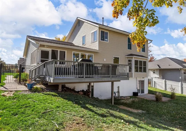 Photo 3 of Single family home for sale at 5574 Jade Tree Dr, Saint Charles, MO 63304 | MLS# 24063317 | Listing updated on 2024-12-02
