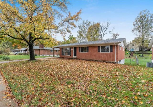 Photo 2 of Single family home for sale at 8863 Rusdon Ln, Saint Louis, MO 63126 | MLS# 24063458 | Listing updated on 2024-12-14