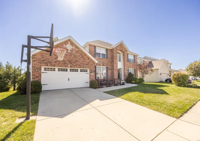Photo 3 of Single family home for sale at 2240 Birmingham Dr, Belleville, IL 62221 | MLS# 24063510 | Listing updated on 2024-11-02