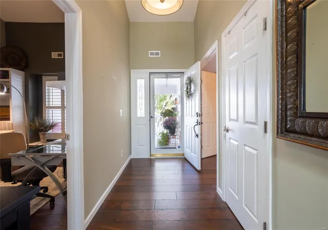 Listing Photo 5 - Condo for sale in building located at 7328 Woodlawn Colonial Ln, Saint Louis, MO 63119