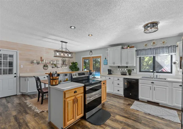 Photo 3 of Single family home for sale at 13030 N 7th Avenue, Hillsboro, IL 62049 | MLS# 24064018 | Listing updated on 2024-11-19