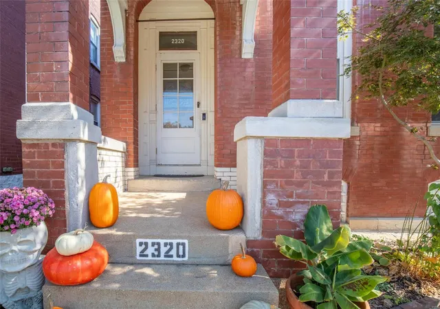 Photo 3 of Single family home for sale at 2320 Arkansas Ave, Saint Louis, MO 63104 | MLS# 24064130 | Listing updated on 2024-11-16