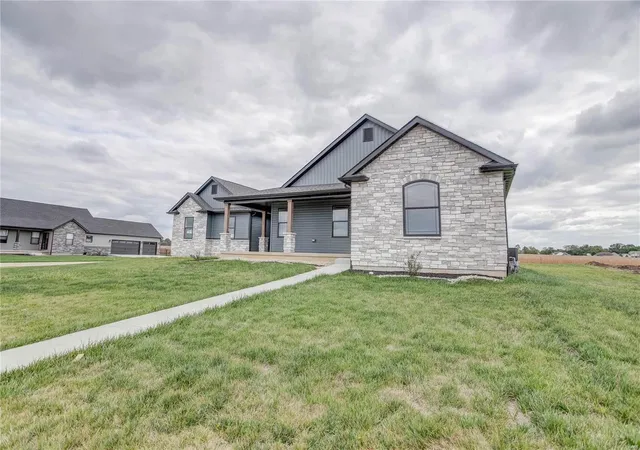 Photo 3 of Single family home for sale at 1000 Brianna Ct, Brighton, IL 62012 | MLS# 24064468 | Listing updated on 2024-11-25