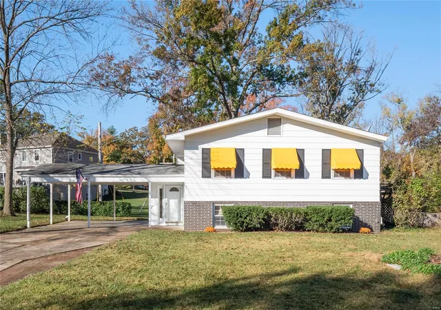 Photo 1 of Single family home for sale at 11830 Jerrilen Ct, Saint Louis, MO 63131 | MLS# 24064687 | Listing updated on 2024-12-11