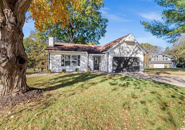Photo 3 of Single family home for sale at 680 Lakewood Dr, Lake Saint Louis, MO 63367 | MLS# 24064842 | Listing updated on 2024-11-25