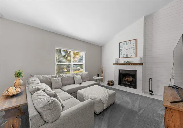 Photo 4 of Single family home for sale at 680 Lakewood Dr, Lake Saint Louis, MO 63367 | MLS# 24064842 | Listing updated on 2024-11-25