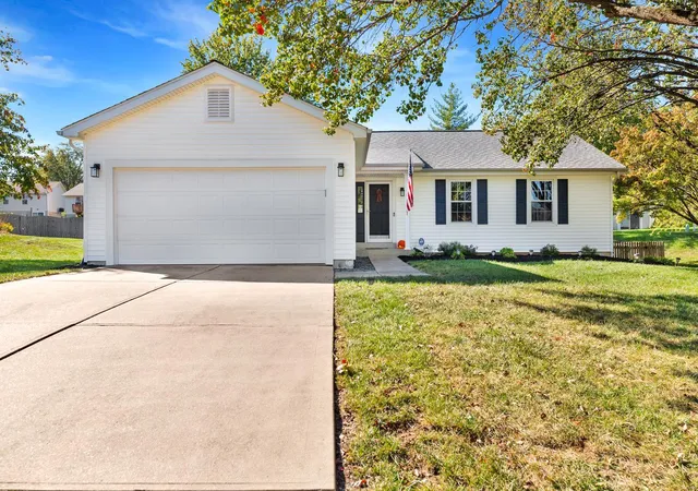 Photo 1 of Single family home for sale at 205 Maple Point Dr, Saint Charles, MO 63304 | MLS# 24064913 | Listing updated on 2024-11-13