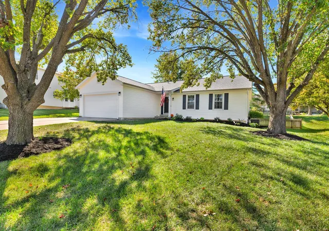 Photo 3 of Single family home for sale at 205 Maple Point Dr, Saint Charles, MO 63304 | MLS# 24064913 | Listing updated on 2024-11-13