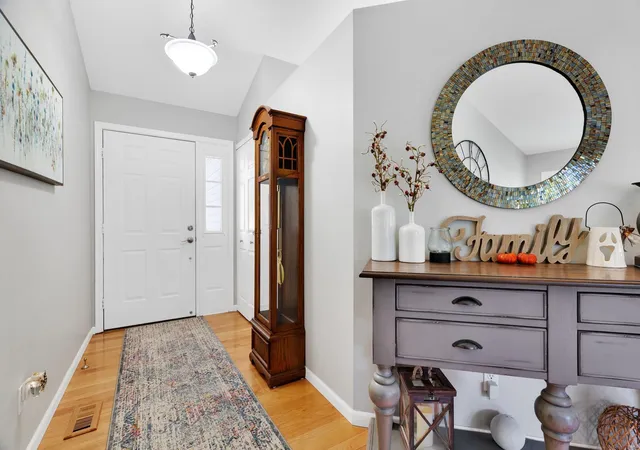 Photo 3 of Single family home for sale at 205 Maple Point Dr, Saint Charles, MO 63304 | MLS# 24064913 | Listing updated on 2024-11-13